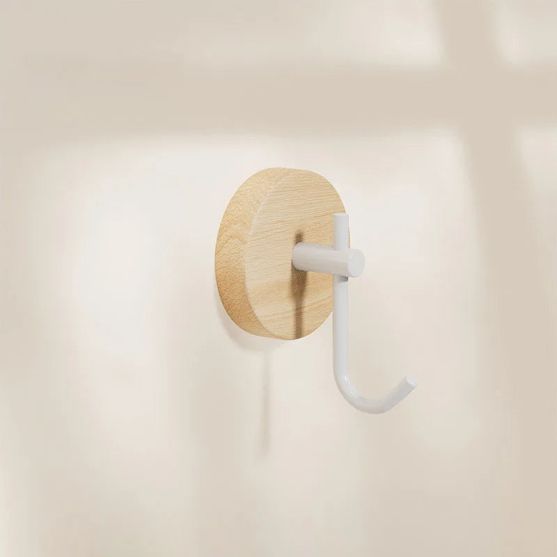 Gancho de Madera Autoadhesivo – Moderno, Minimalista, Ideal para Ropa, Toallas, Bolsas y Llaves