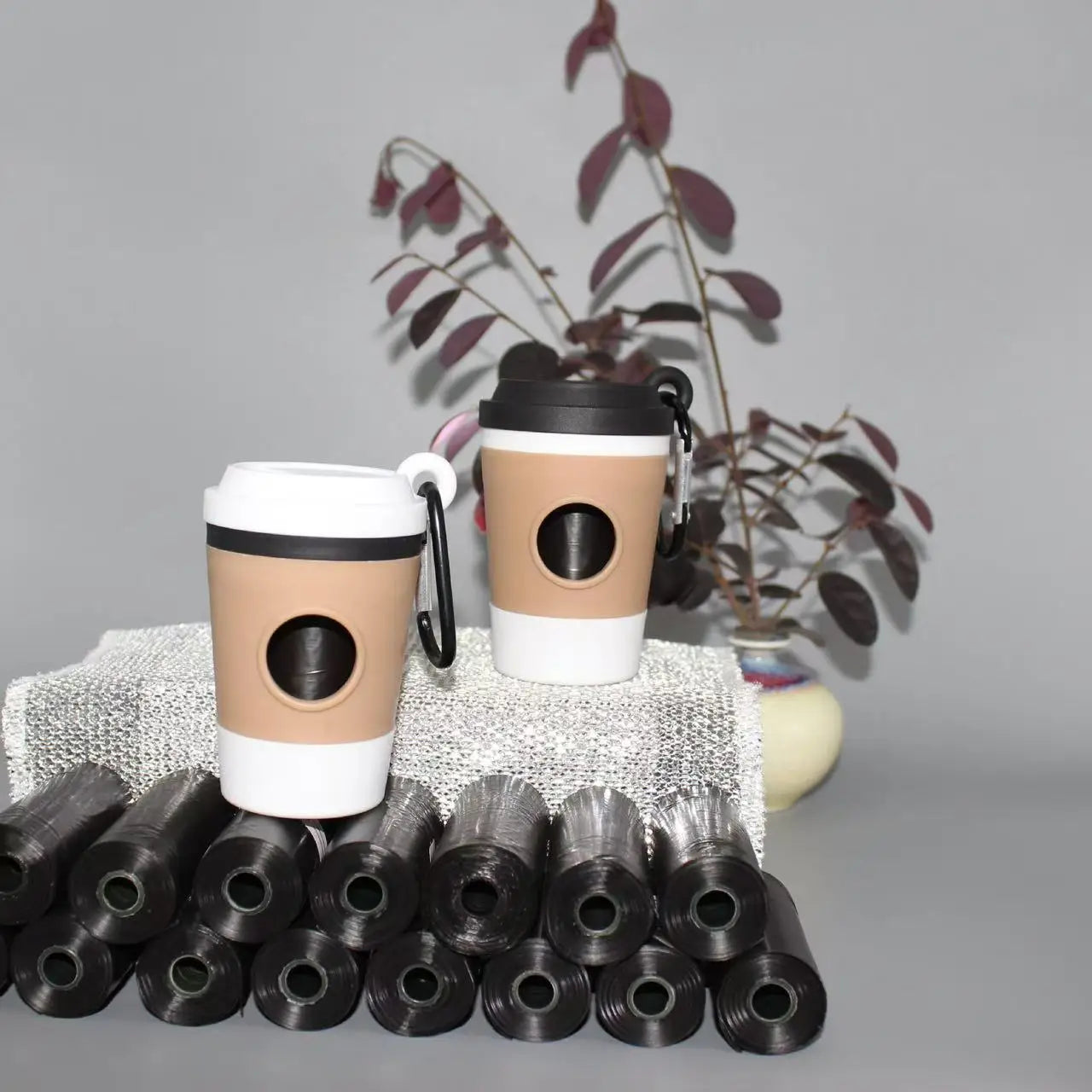Dispensador Portátil de Bolsas para Popó – Diseño Vaso de Café para Mascotas