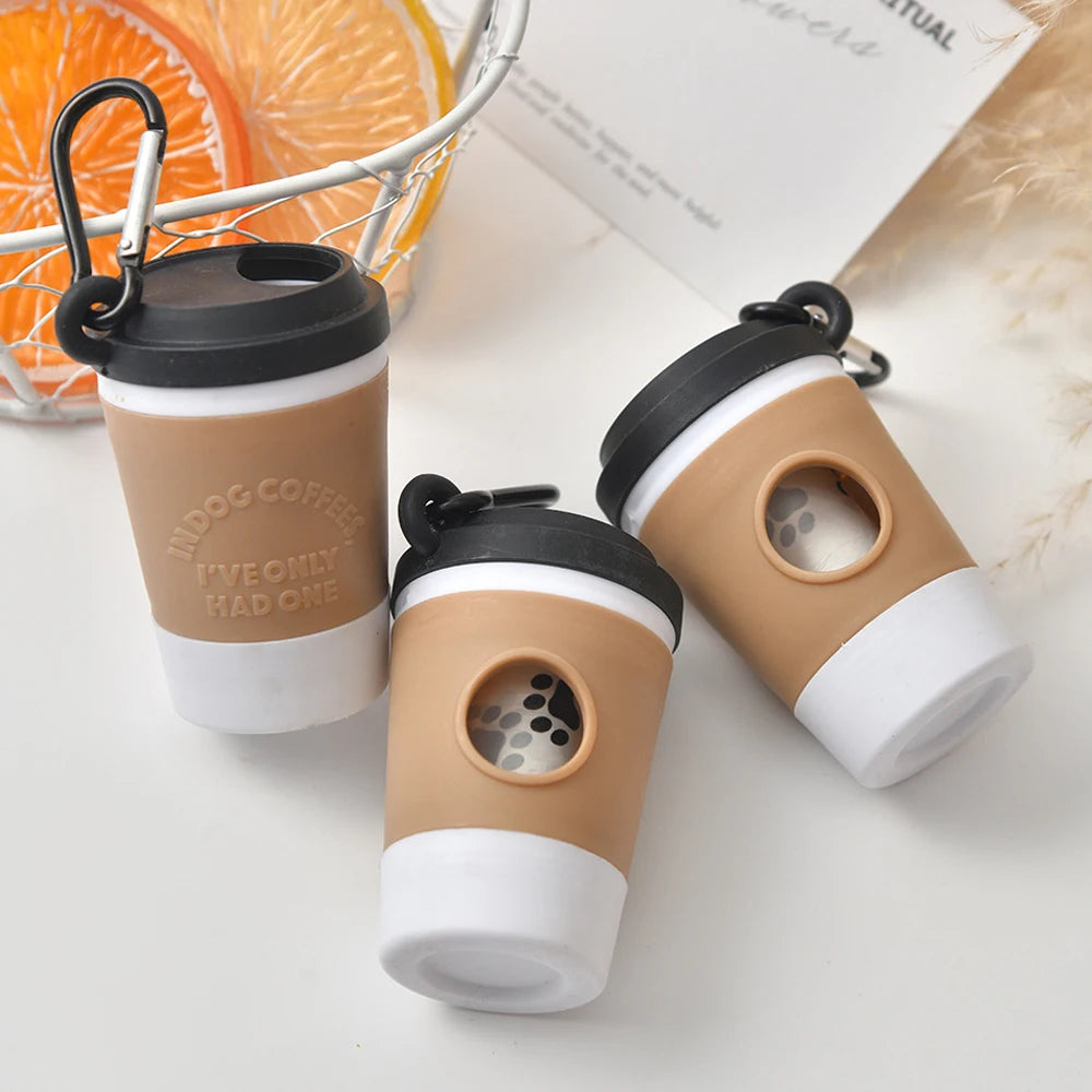 Dispensador Portátil de Bolsas para Popó – Diseño Vaso de Café para Mascotas